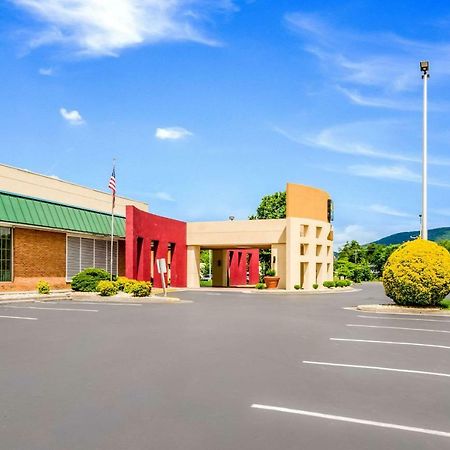 Quality Inn Roanoke Airport Exteriör bild