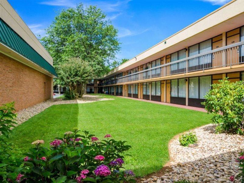 Quality Inn Roanoke Airport Exteriör bild