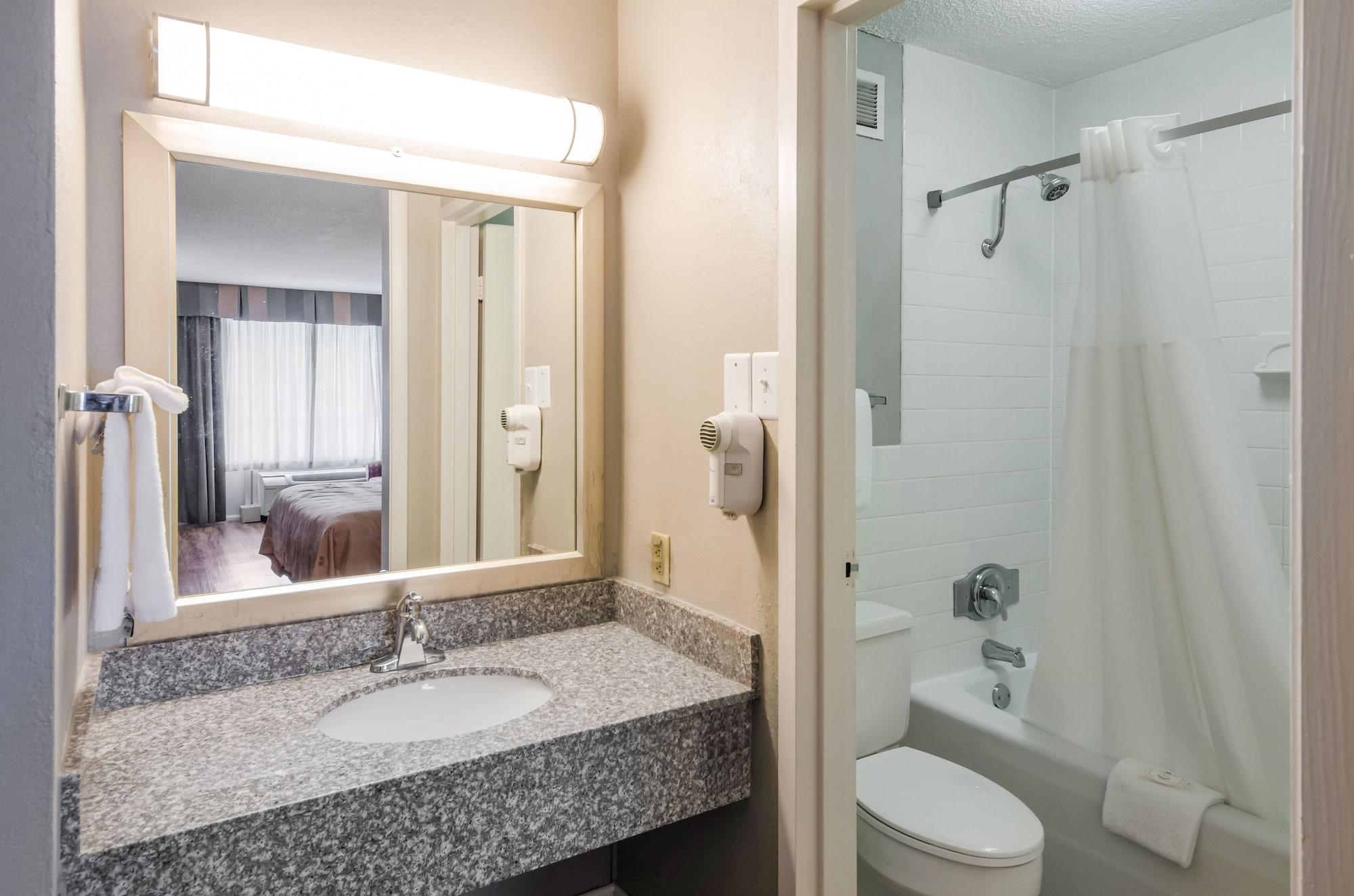 Quality Inn Roanoke Airport Exteriör bild